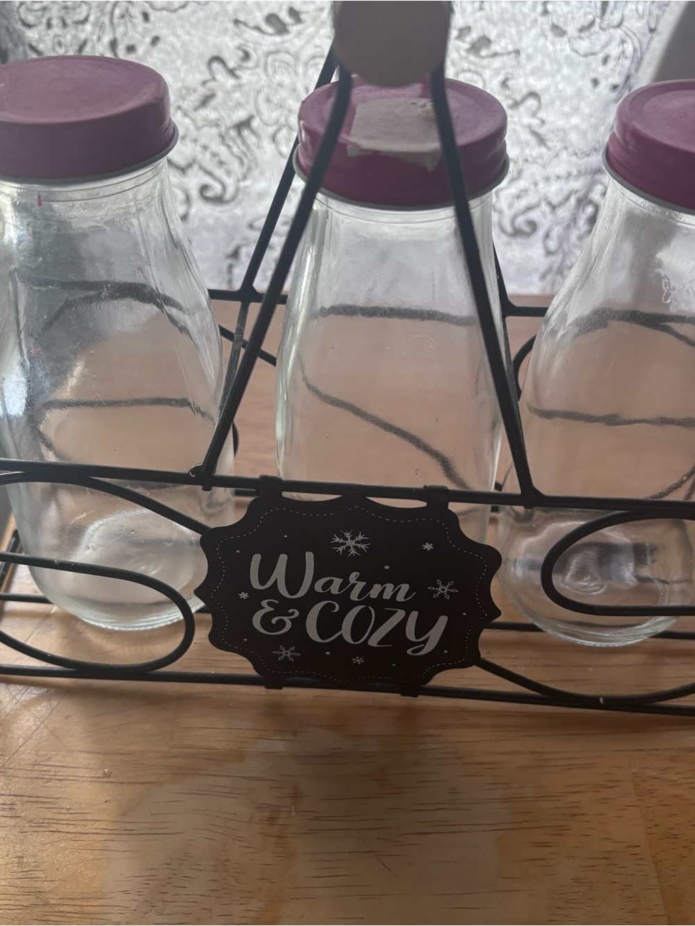 Glass bottles “warm and cozy” with carrier